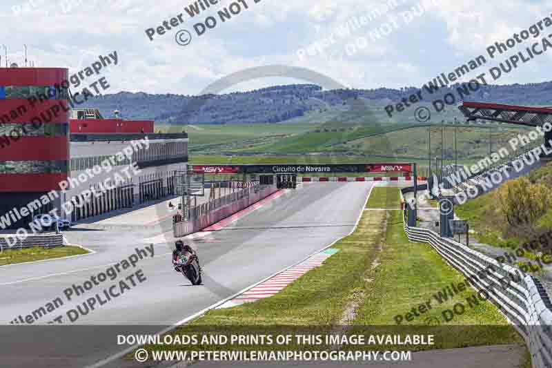 cadwell no limits trackday;cadwell park;cadwell park photographs;cadwell trackday photographs;enduro digital images;event digital images;eventdigitalimages;navarra;no limits trackdays;peter wileman photography;racing digital images;trackday digital images;trackday photos